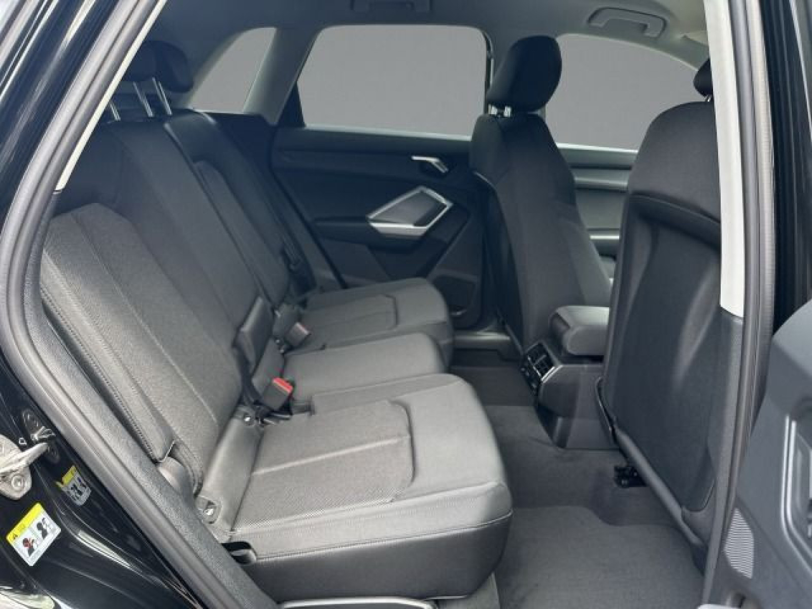 Audi - Q3_12