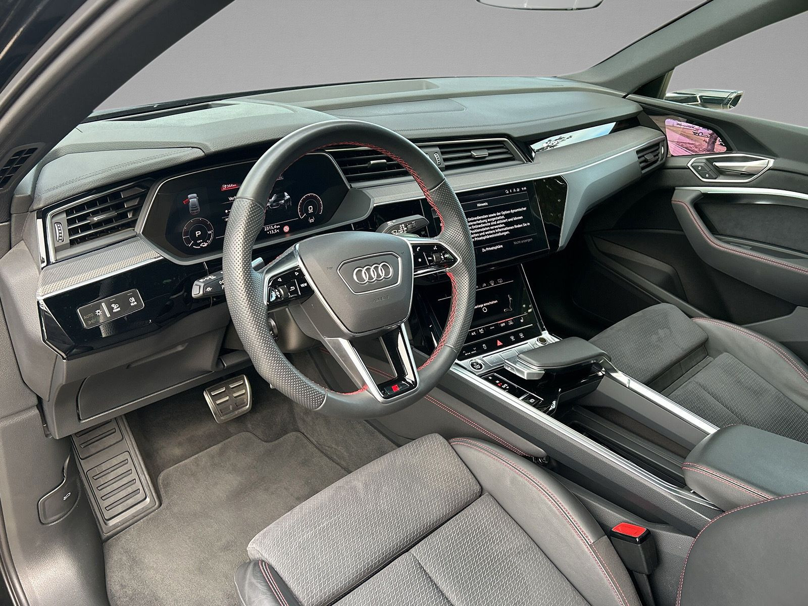 Audi - Q8 Sportback e-tron_8