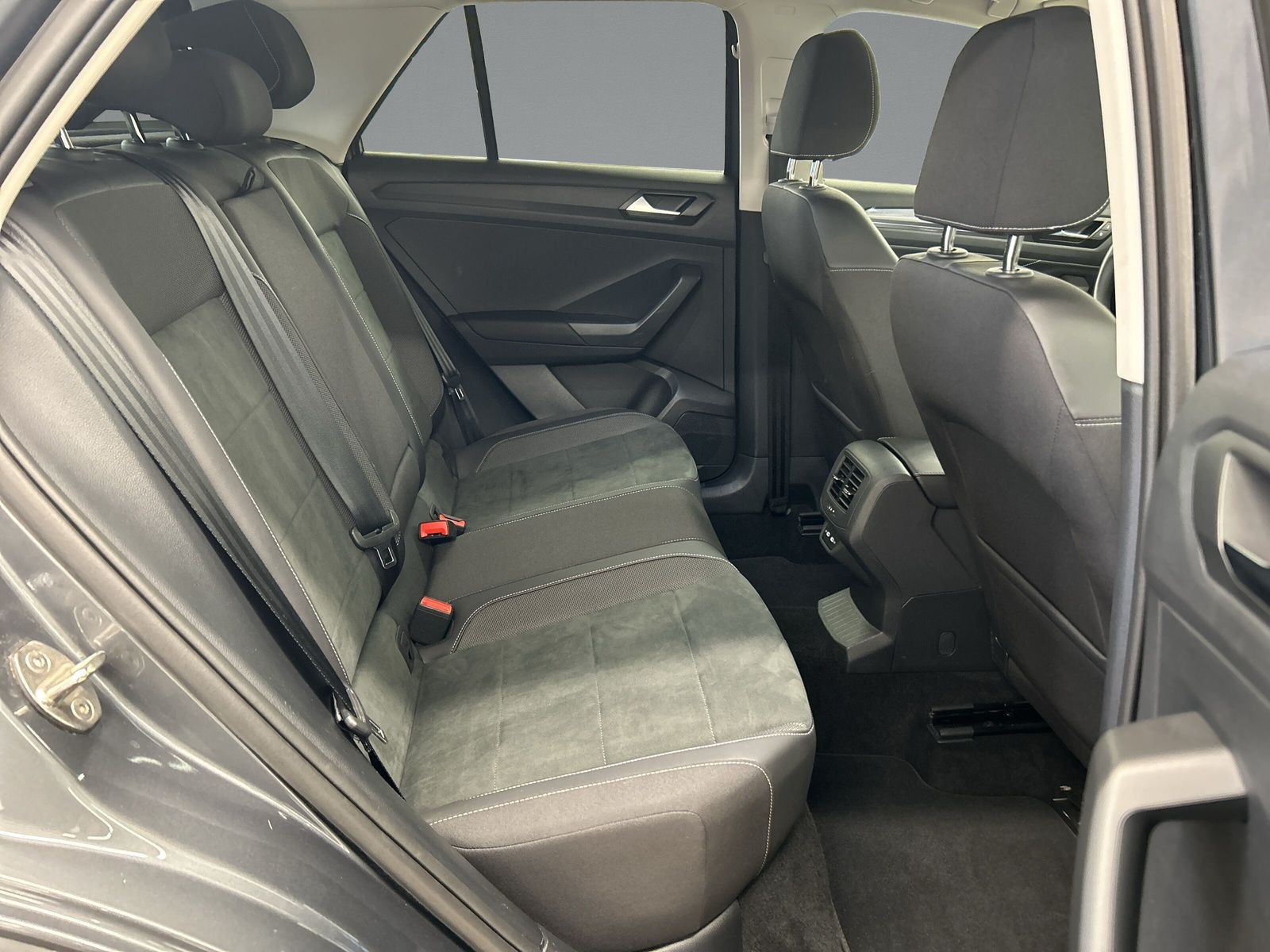 Volkswagen - T-Roc_12