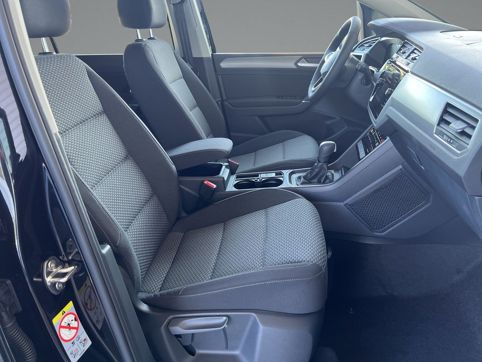 Volkswagen - Touran_12