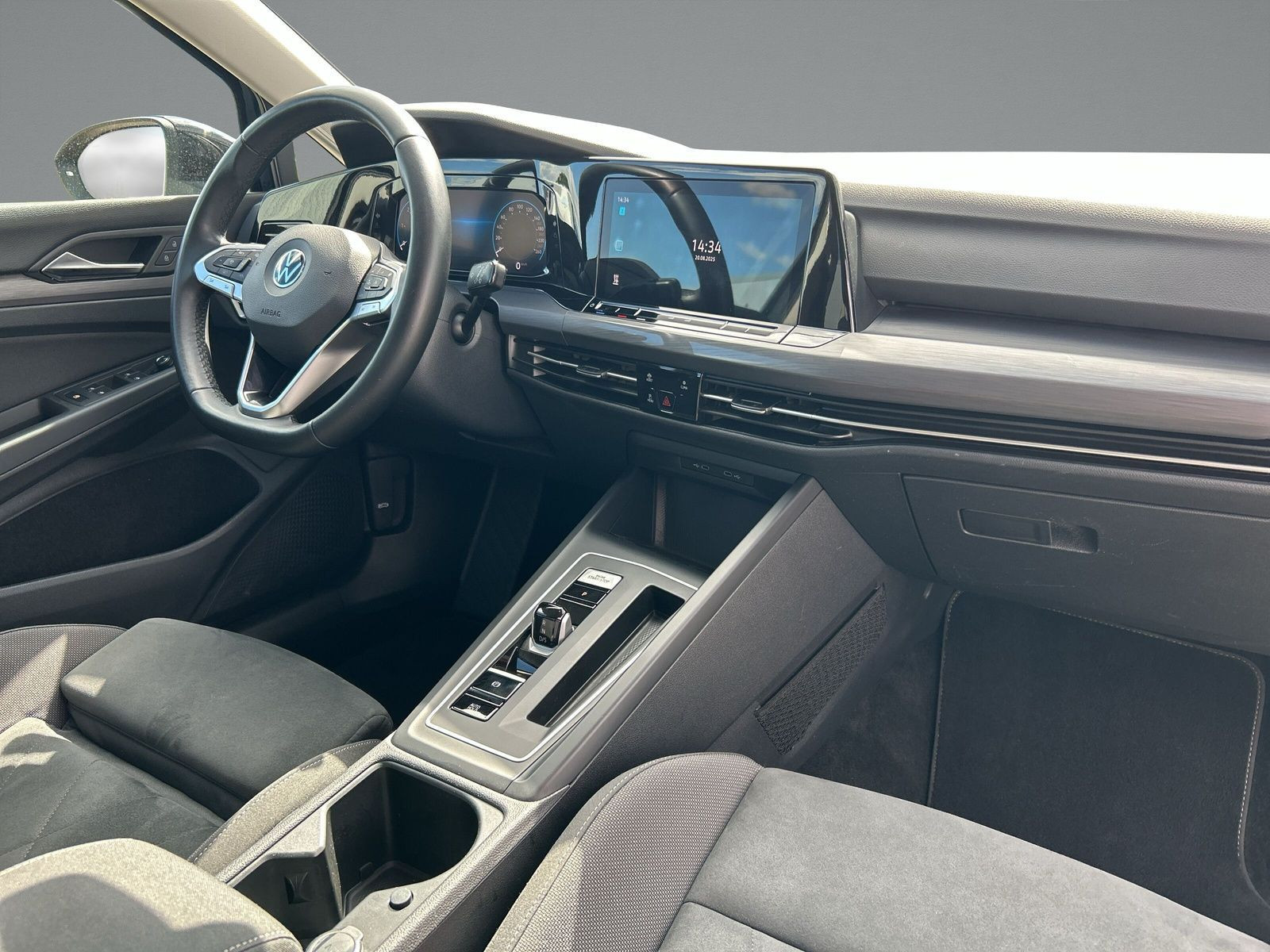 Volkswagen - Golf_14