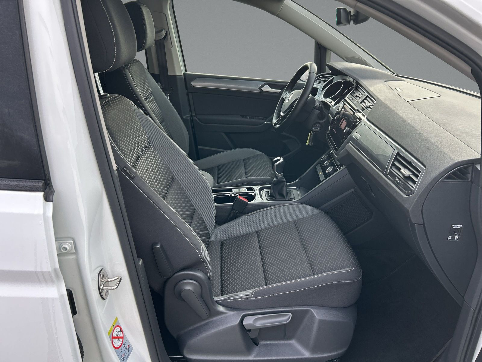 Volkswagen - Touran_12