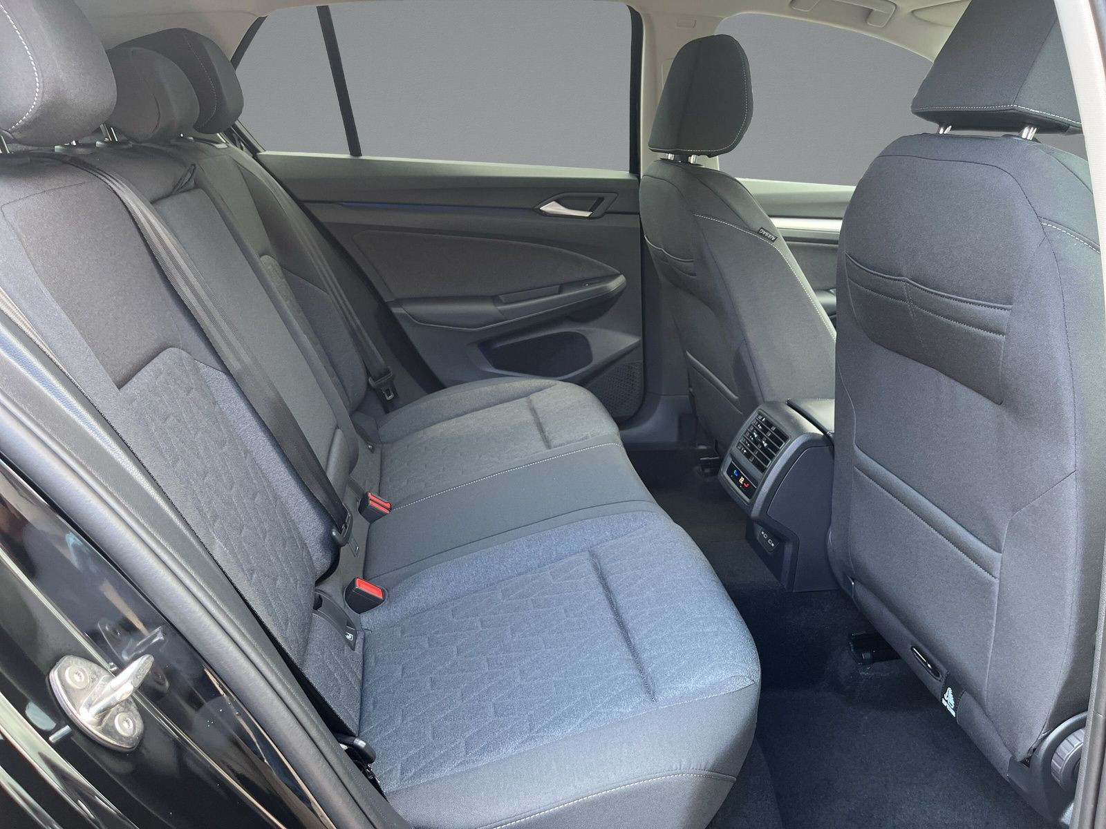 Volkswagen - Golf_13