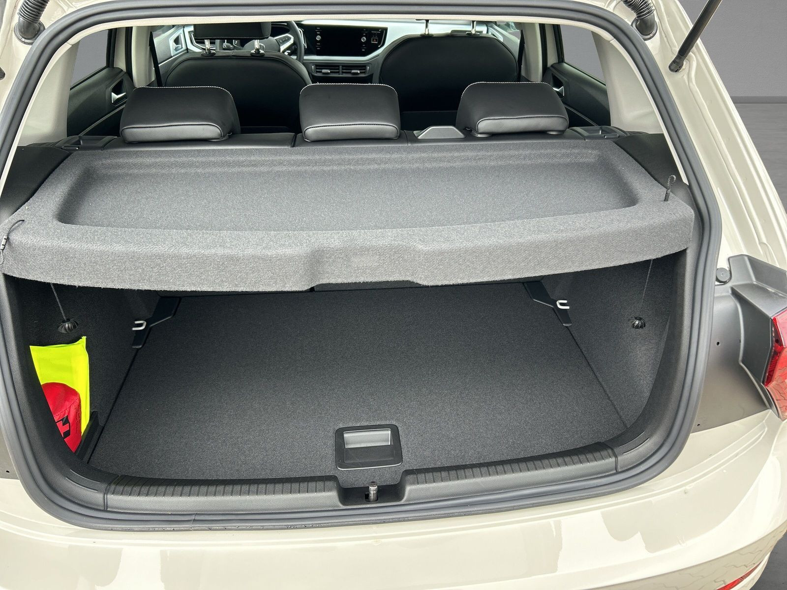 Volkswagen - Polo_12