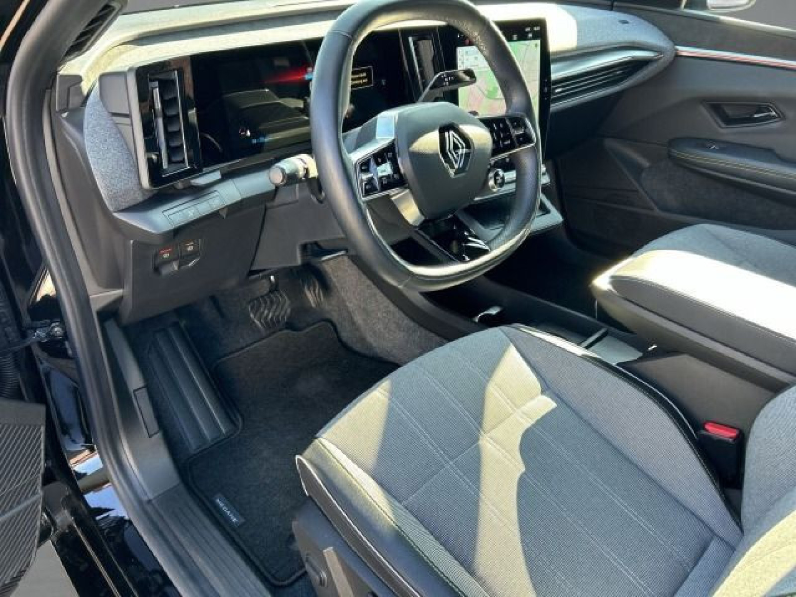 Renault - Megane E-TECH_8