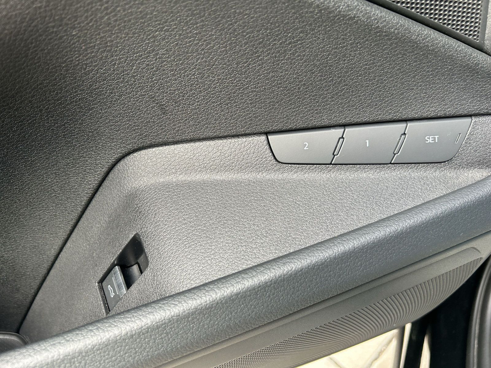 Audi - Q8 Sportback e-tron_24