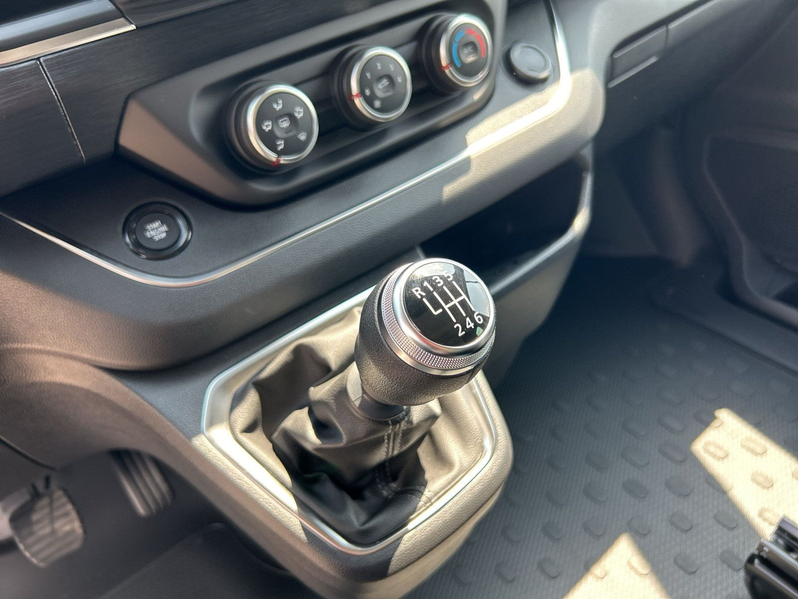 Nissan - Primastar_15