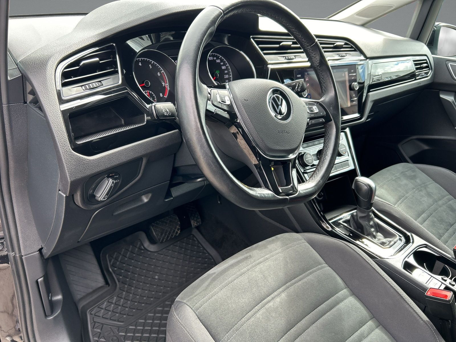 Volkswagen - Touran_8