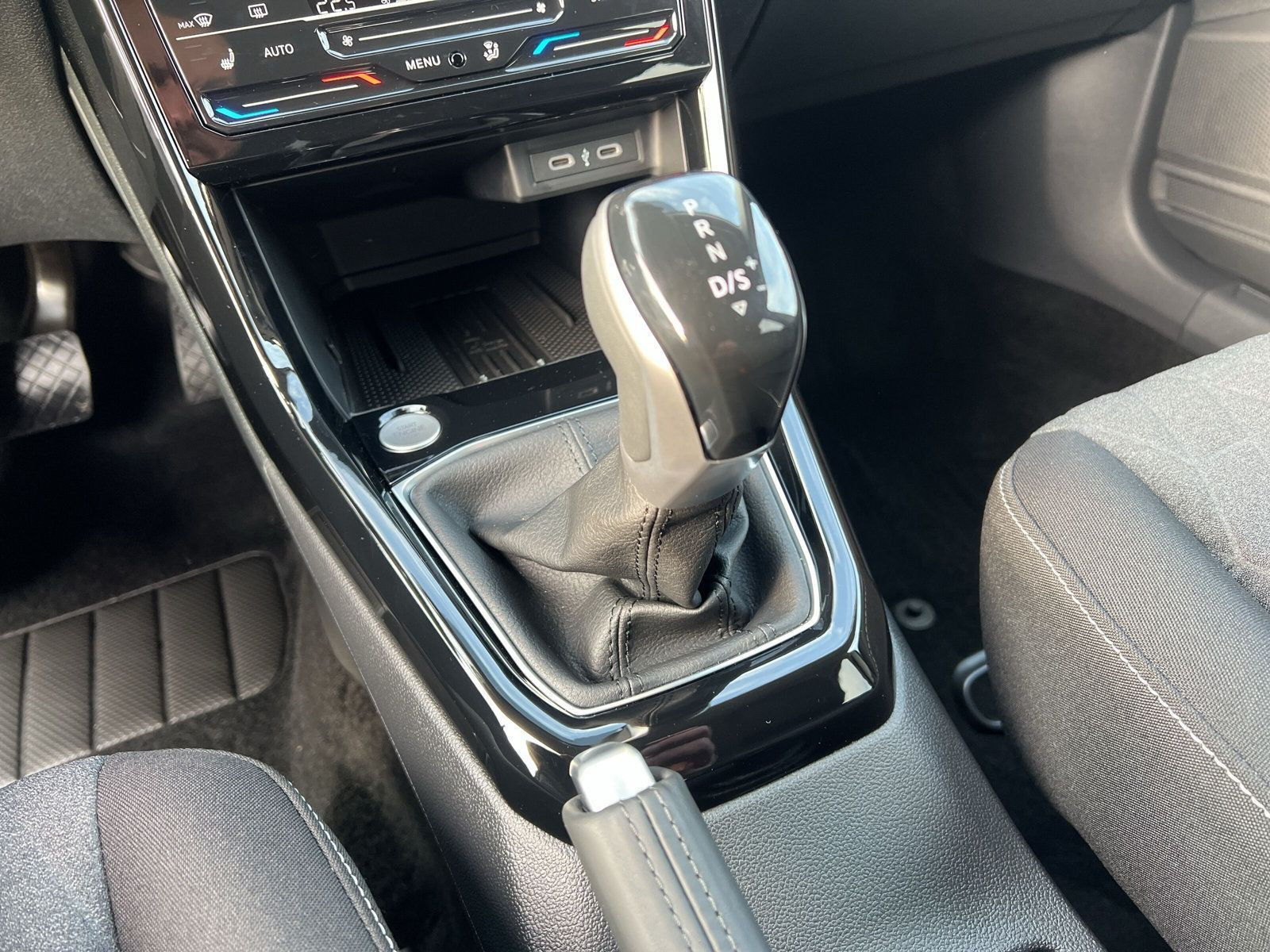 Volkswagen - T-Cross_16