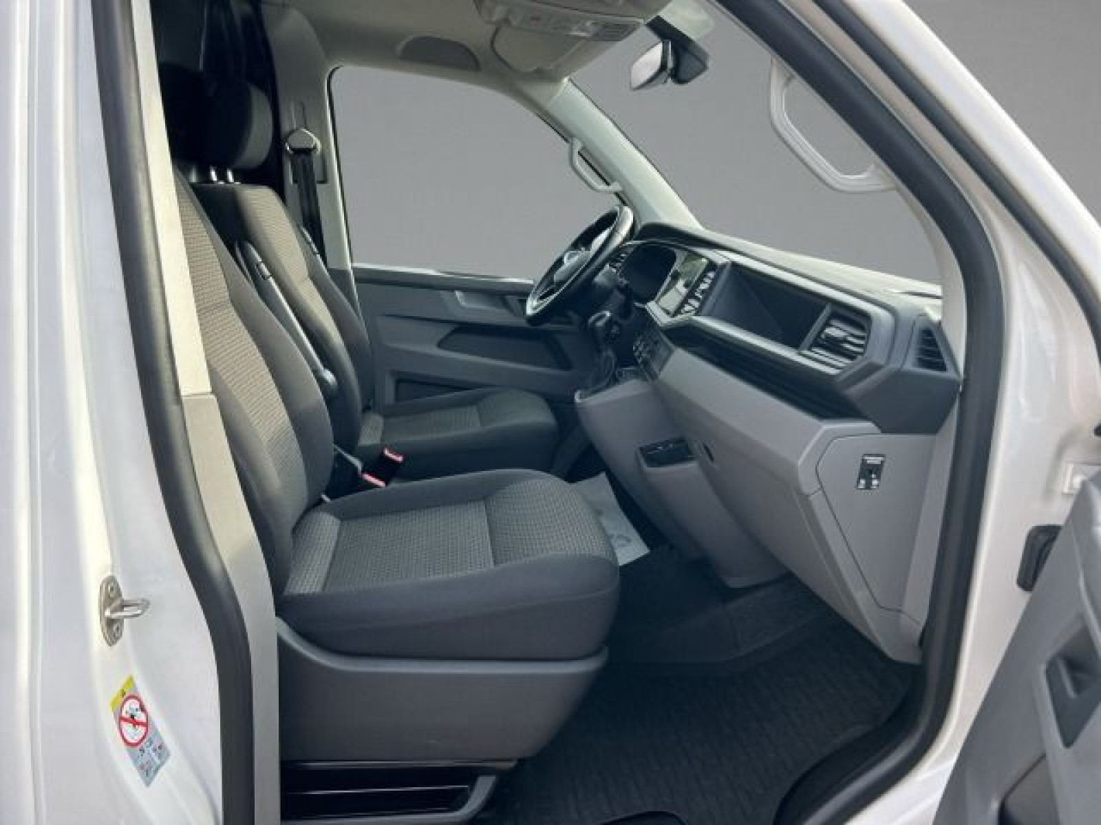 Volkswagen - T6.1 Transporter_11