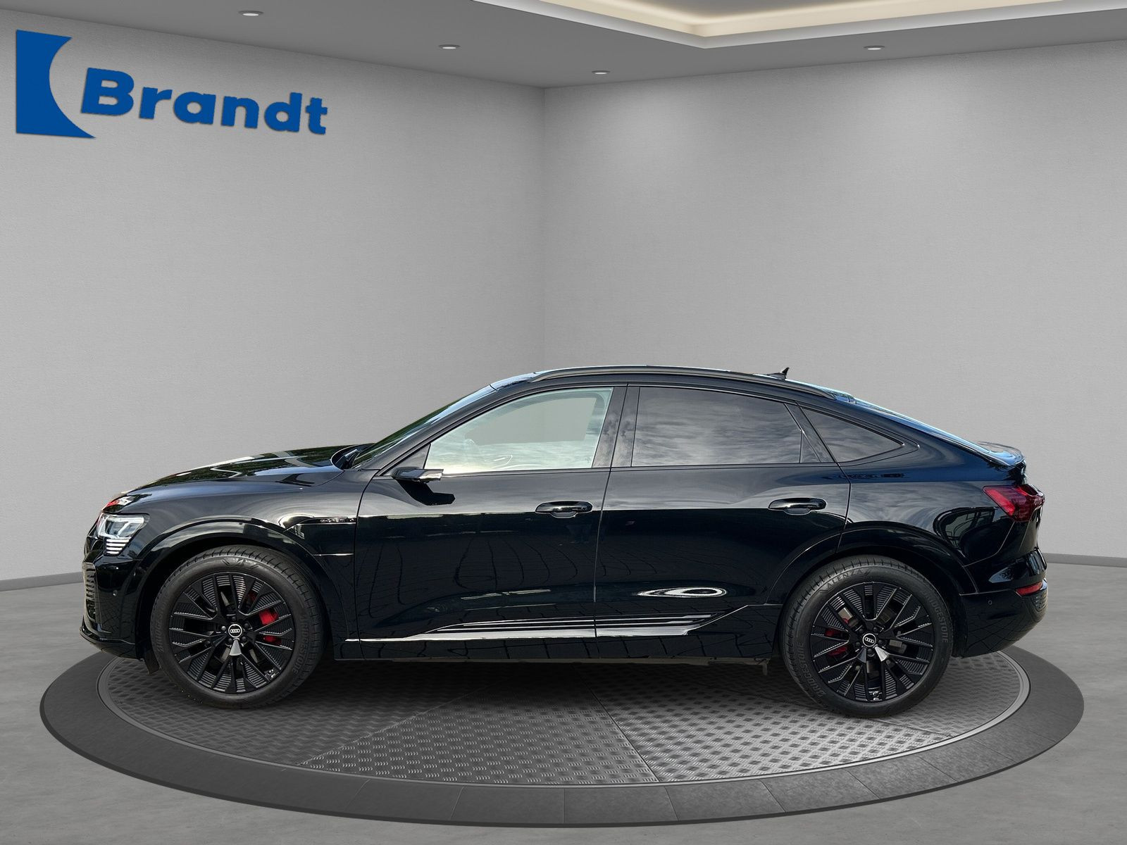 Audi - Q8 Sportback e-tron_3