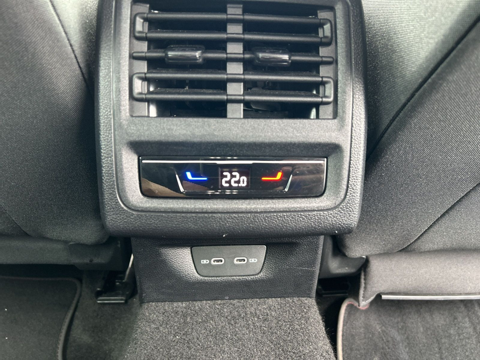 Volkswagen - Golf GTI_30