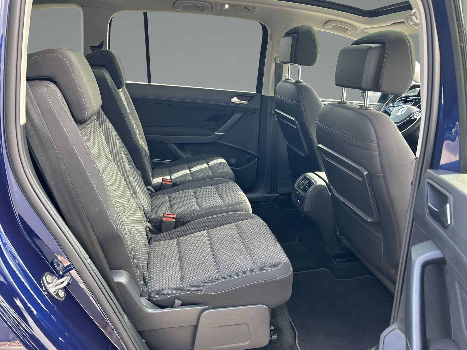 Volkswagen - Touran_13