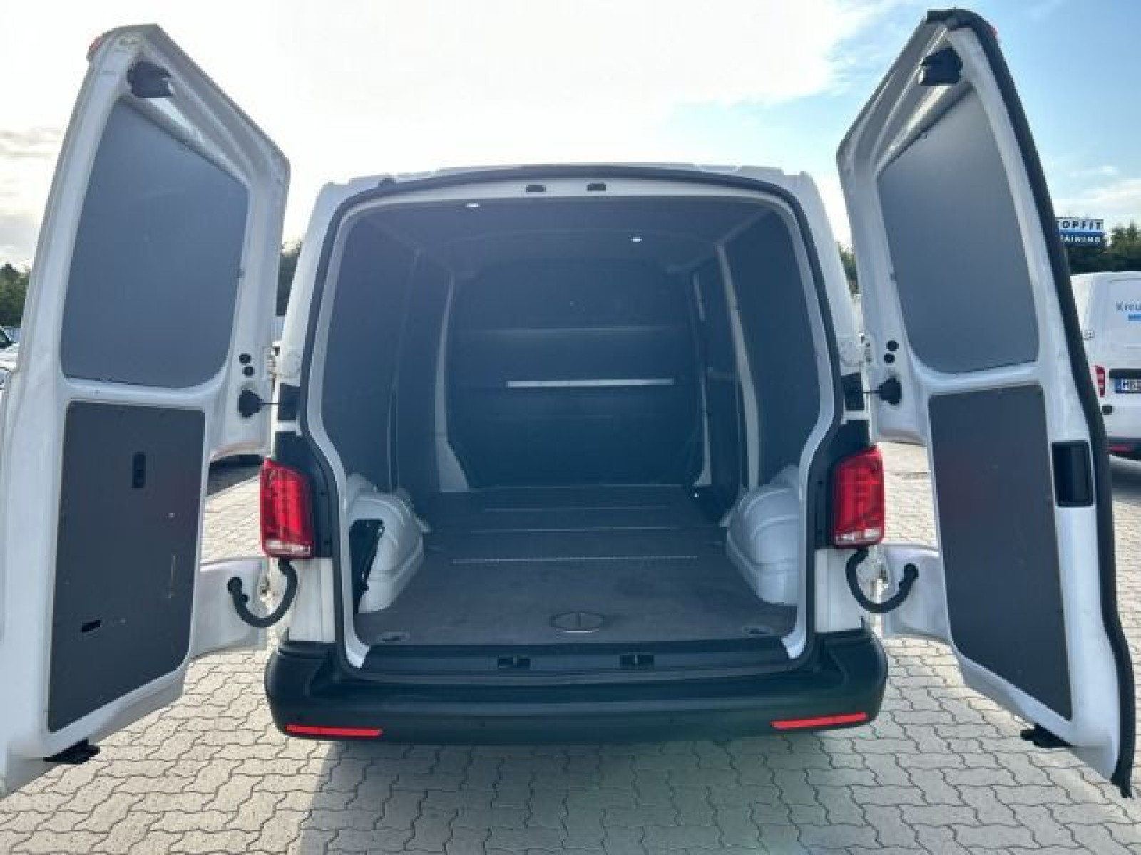 Volkswagen - T6.1 Transporter_9