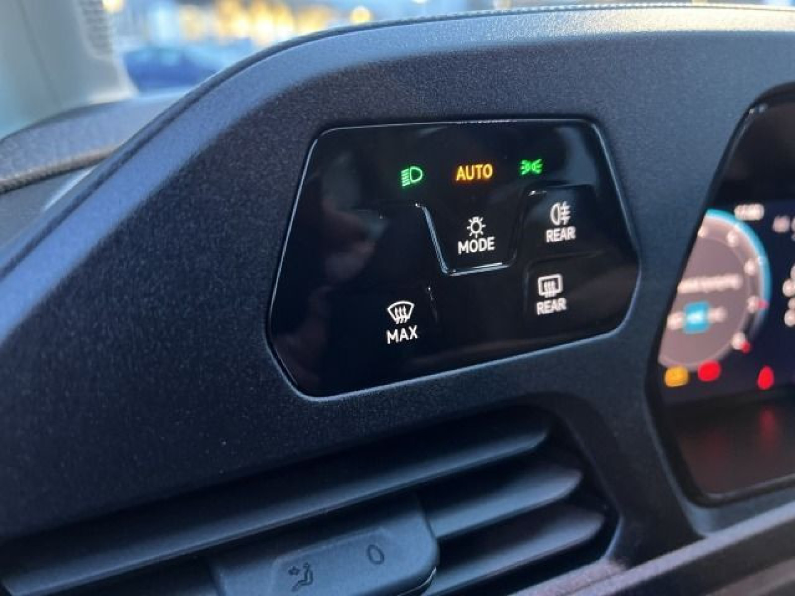 Volkswagen - Caddy_25
