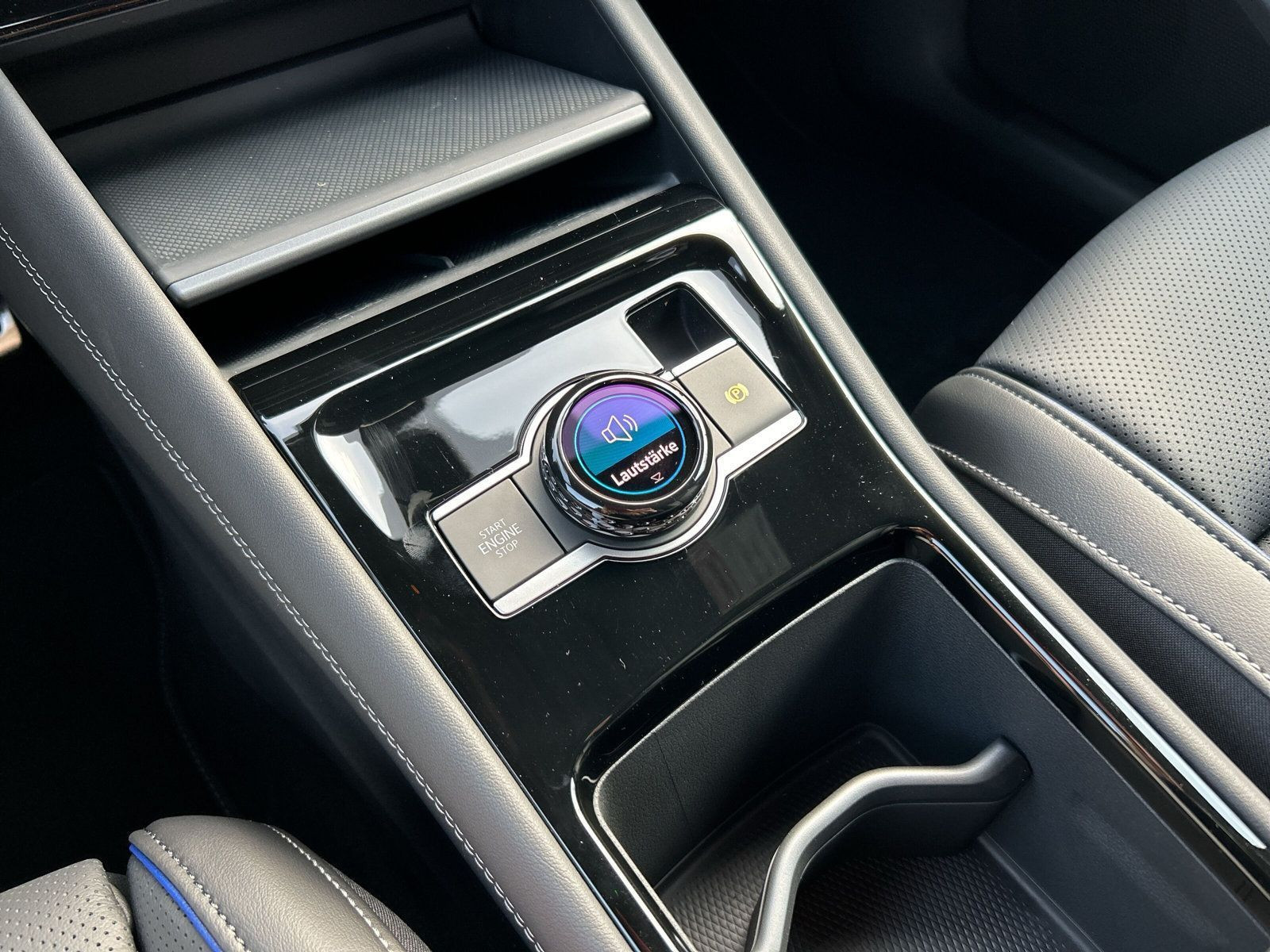 Volkswagen - Tayron_16