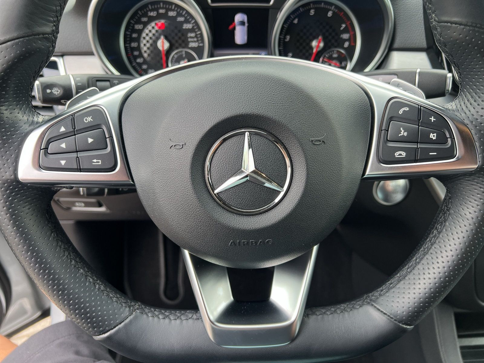 Mercedes-Benz - GLE 400_24