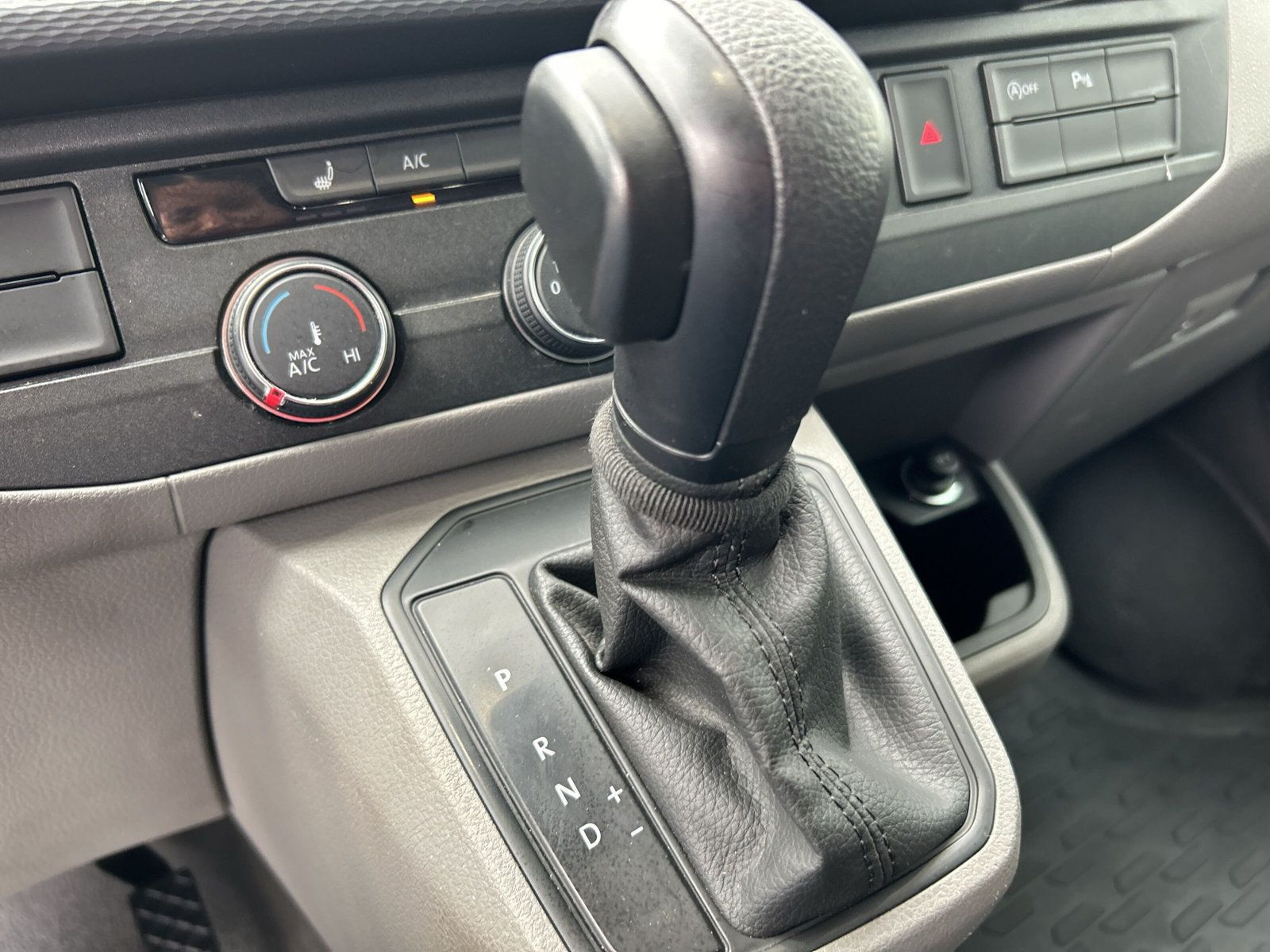 Volkswagen - T6.1 Transporter_14