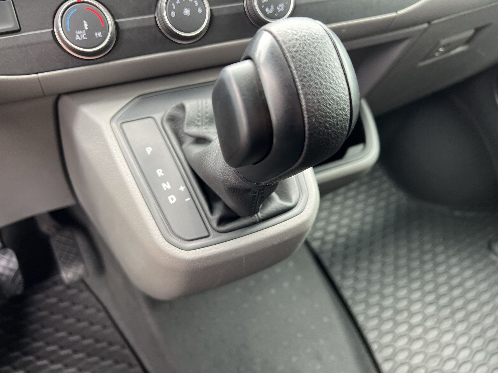 Volkswagen - T6.1 Transporter_15