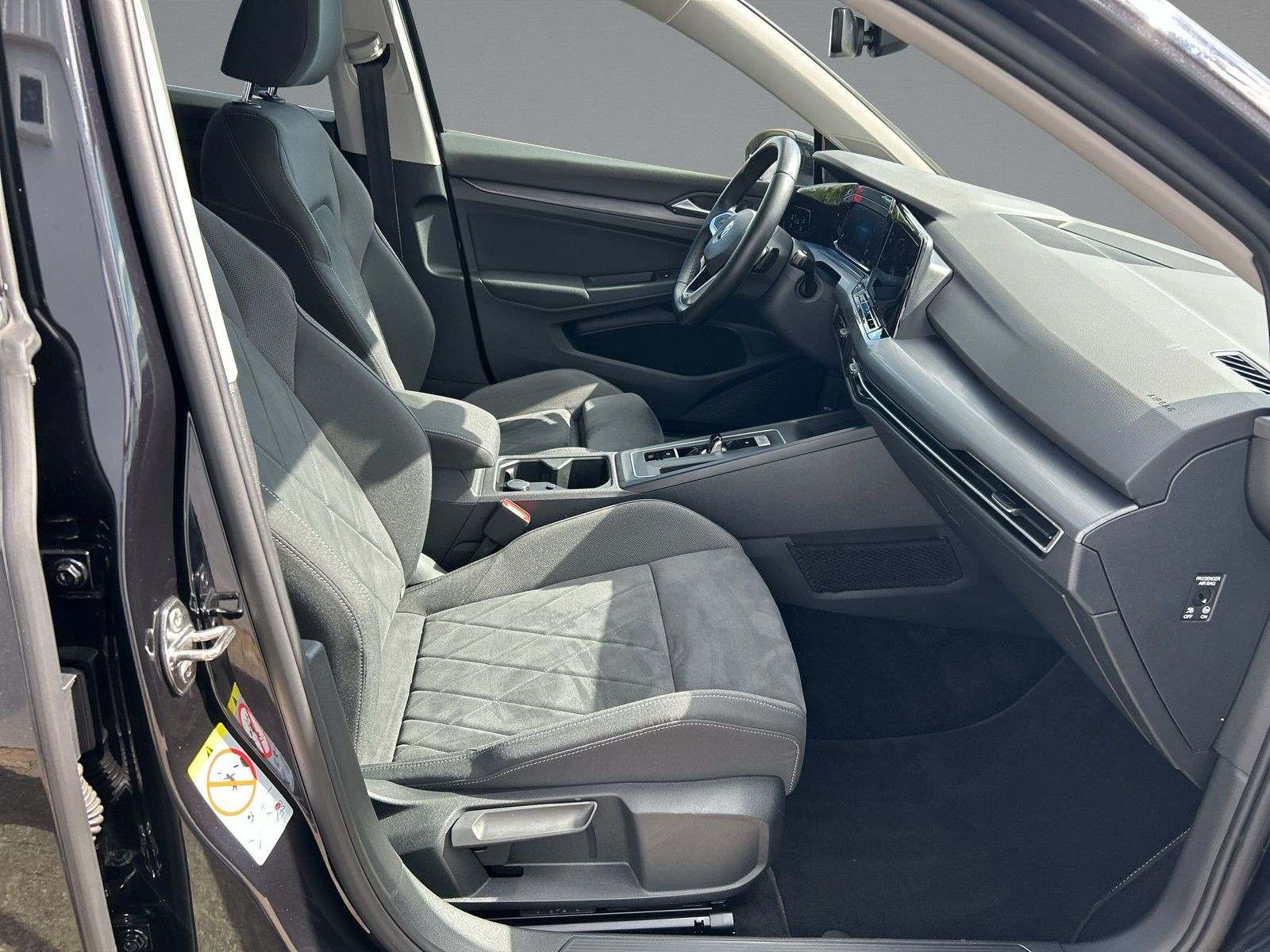 Volkswagen - Golf_12