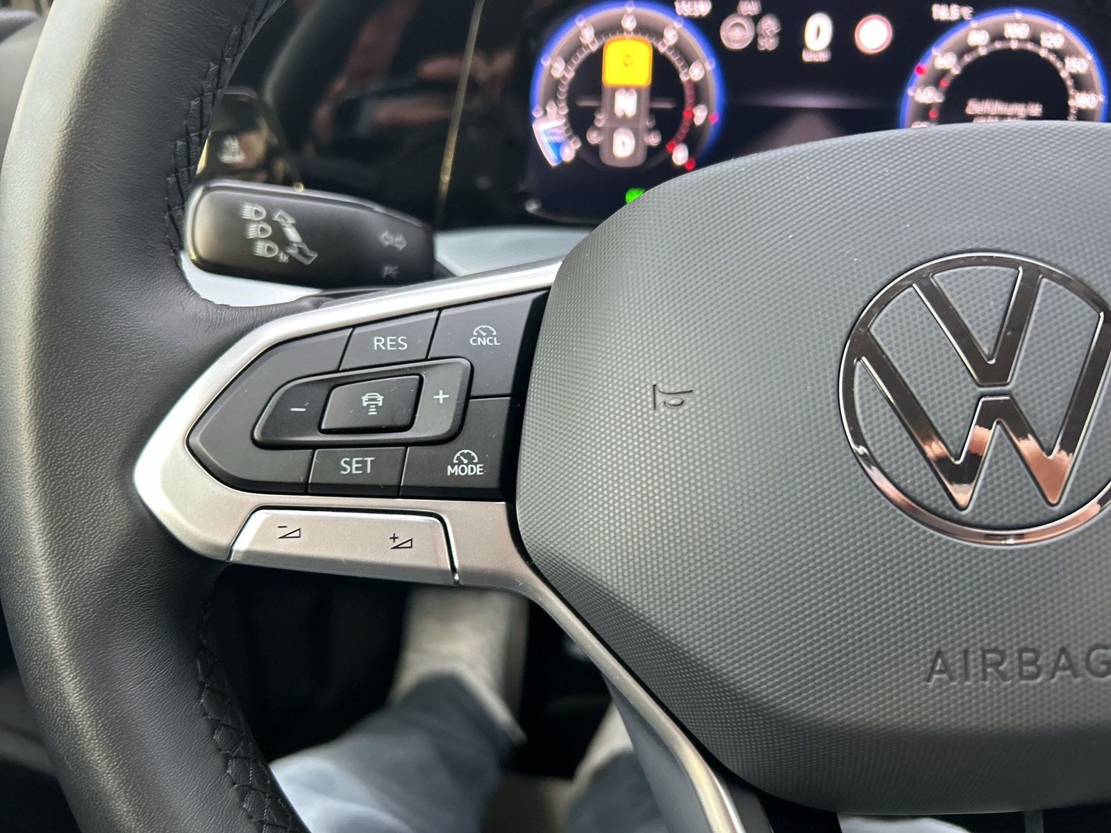 Volkswagen - Golf_23