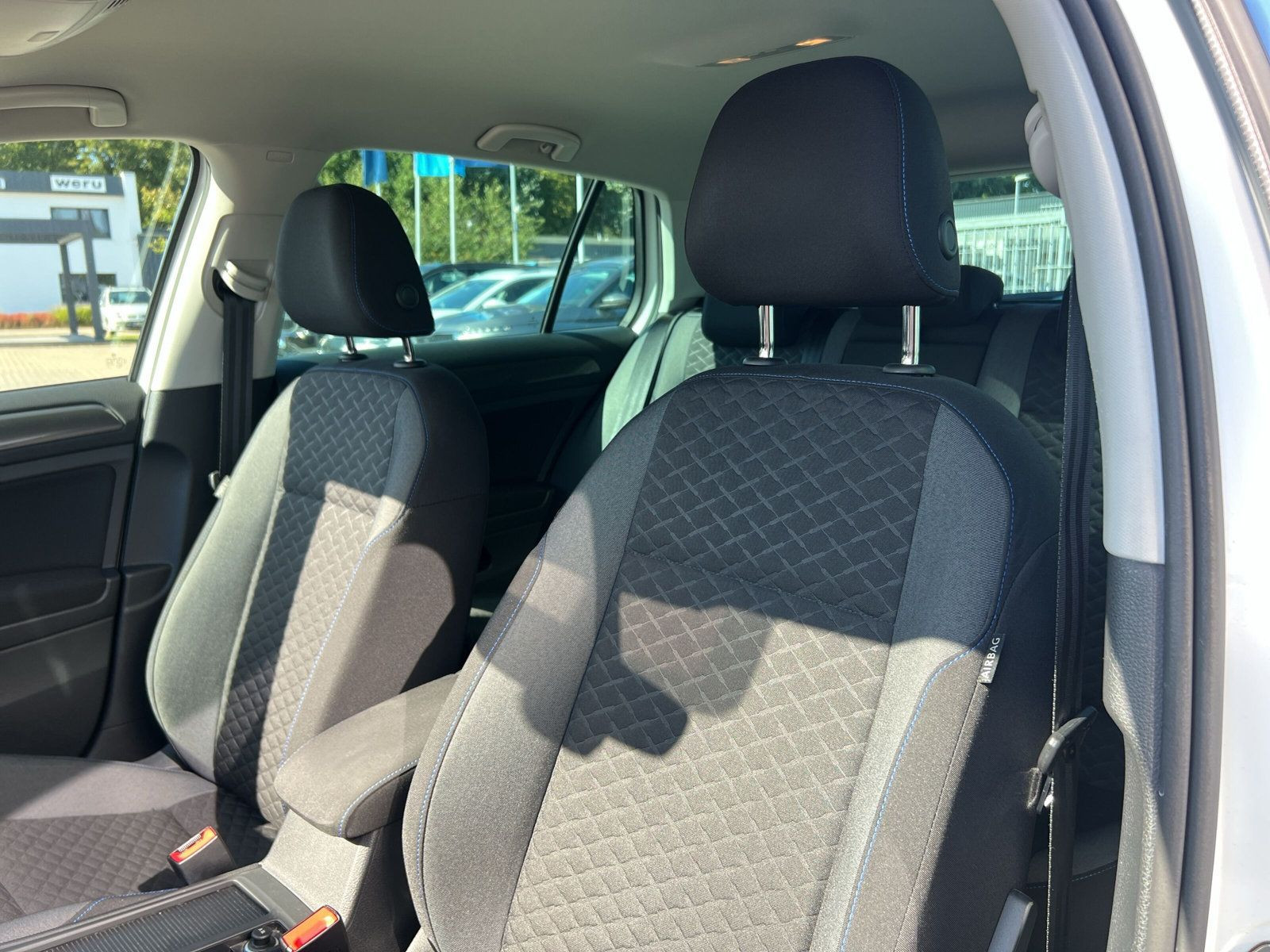 Volkswagen - Golf_23