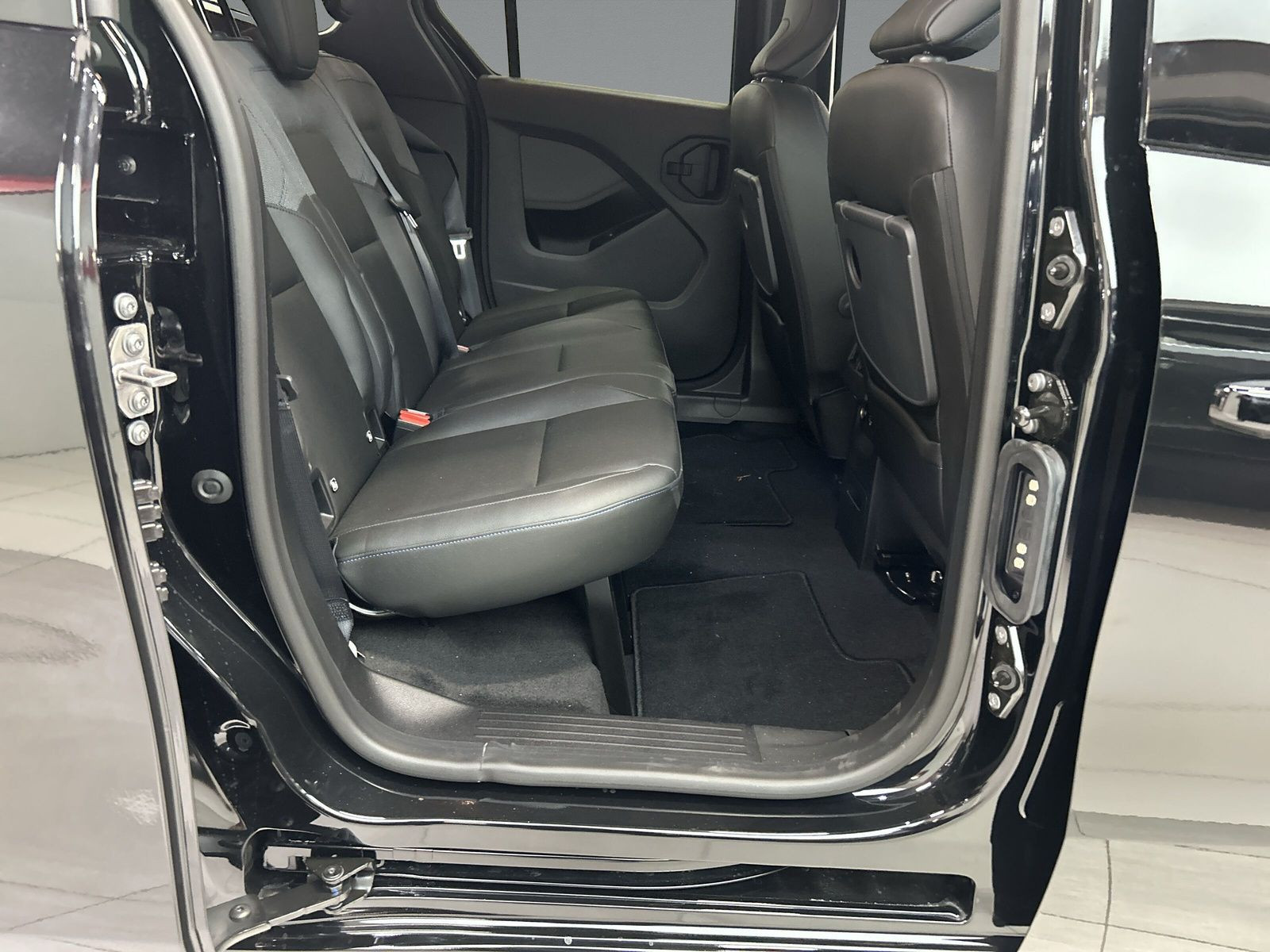 Nissan - Townstar_10