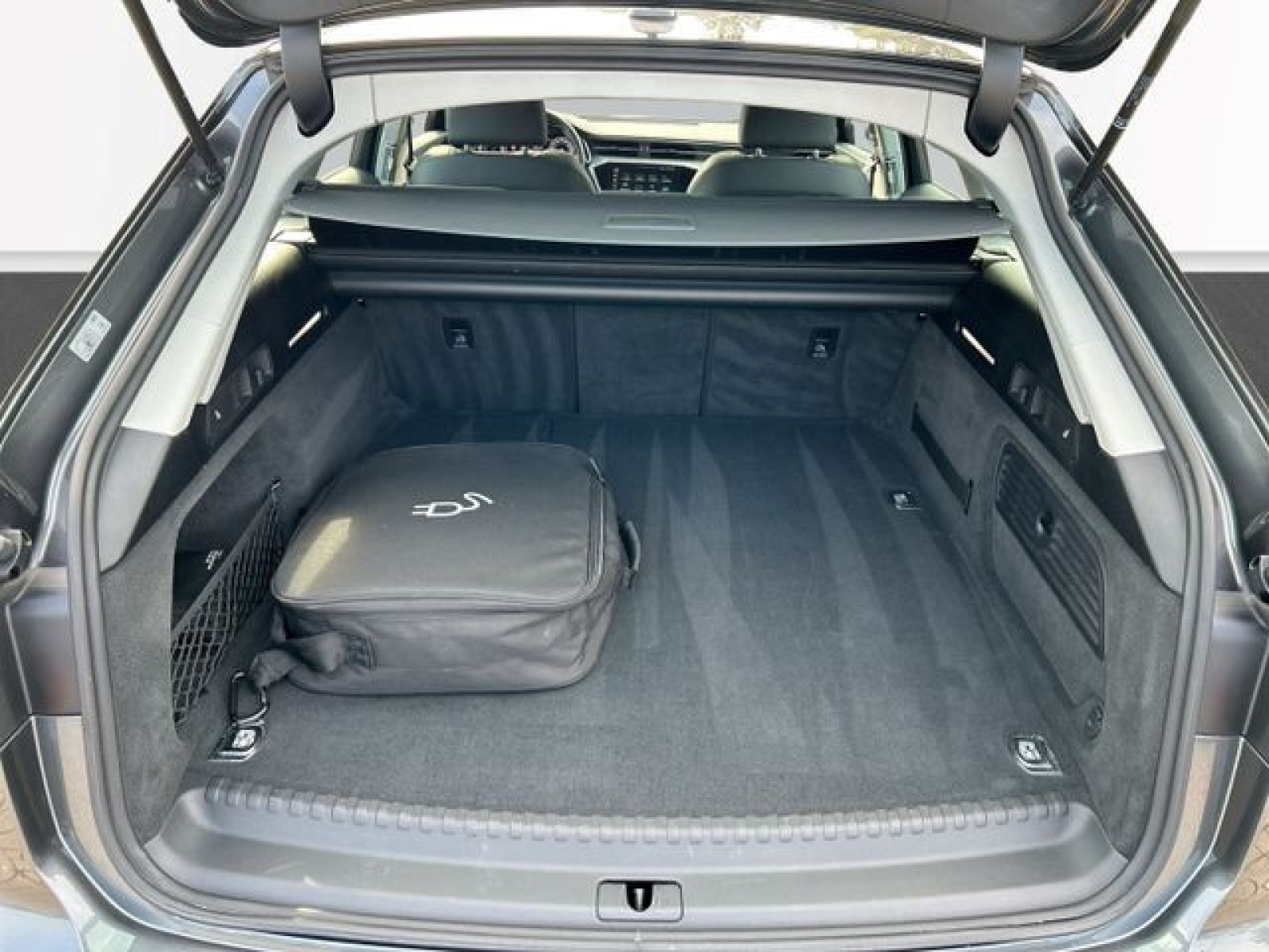 Audi - A6 Avant_9