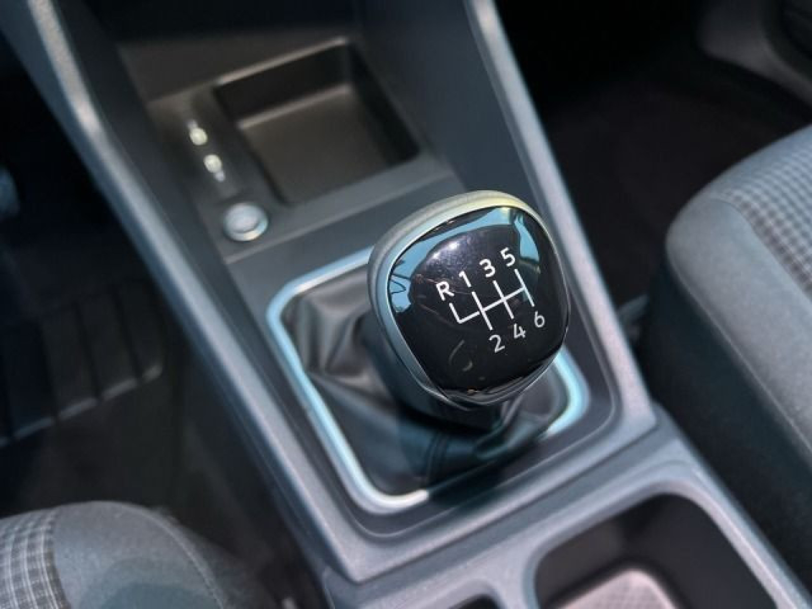 Volkswagen - Caddy_15