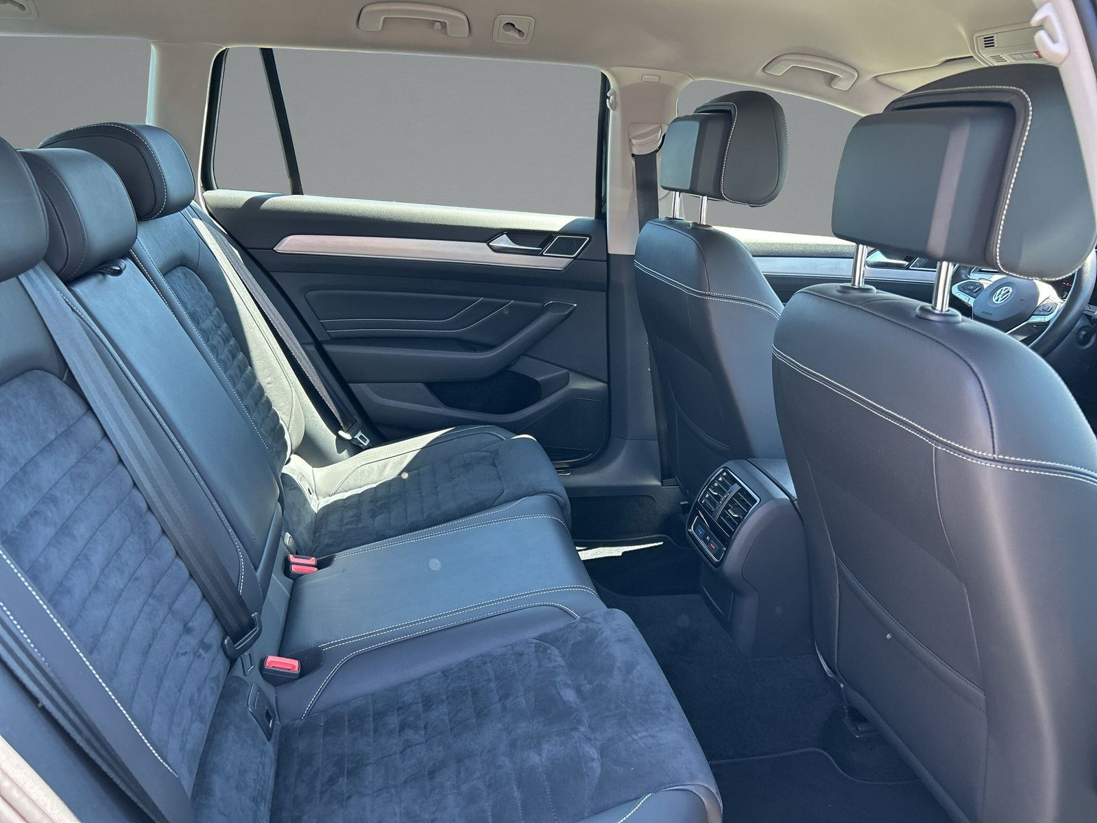 Volkswagen - Passat Variant_13