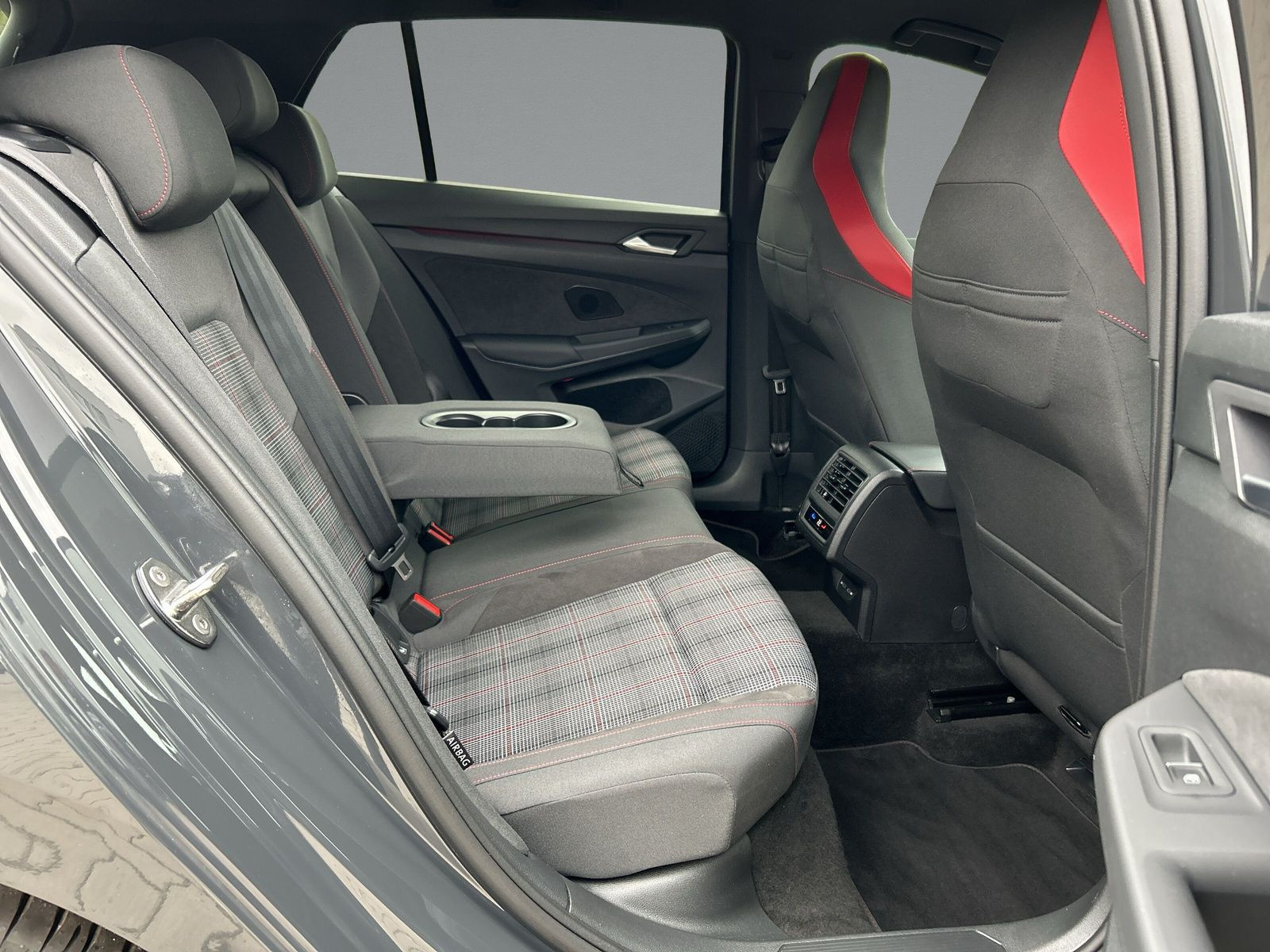 Volkswagen - Golf GTI_13