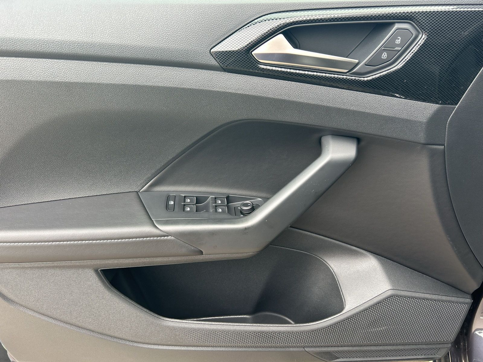 Volkswagen - T-Cross_21