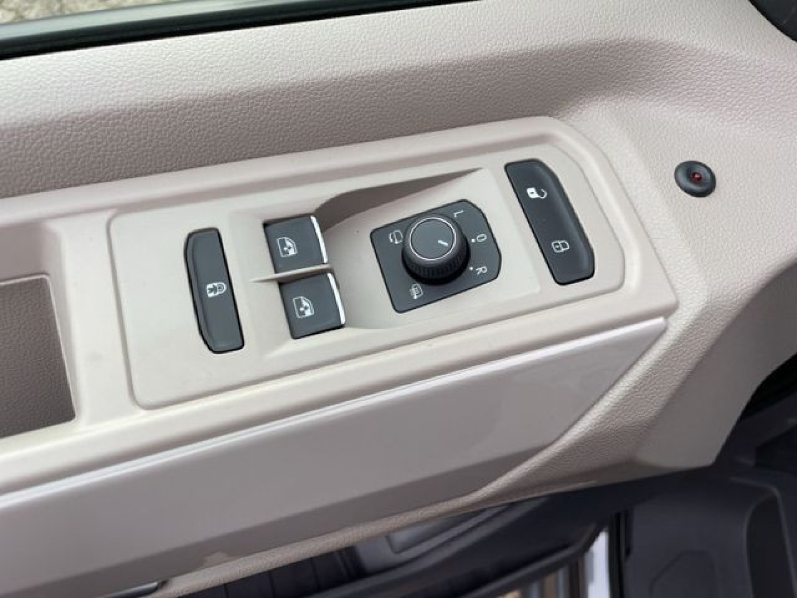 Volkswagen - Multivan_21