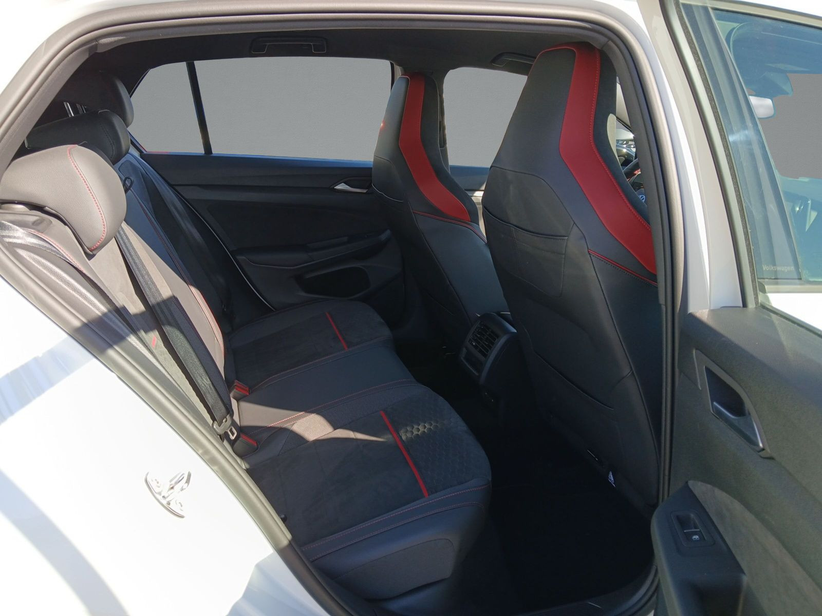 Volkswagen - Golf GTI_13