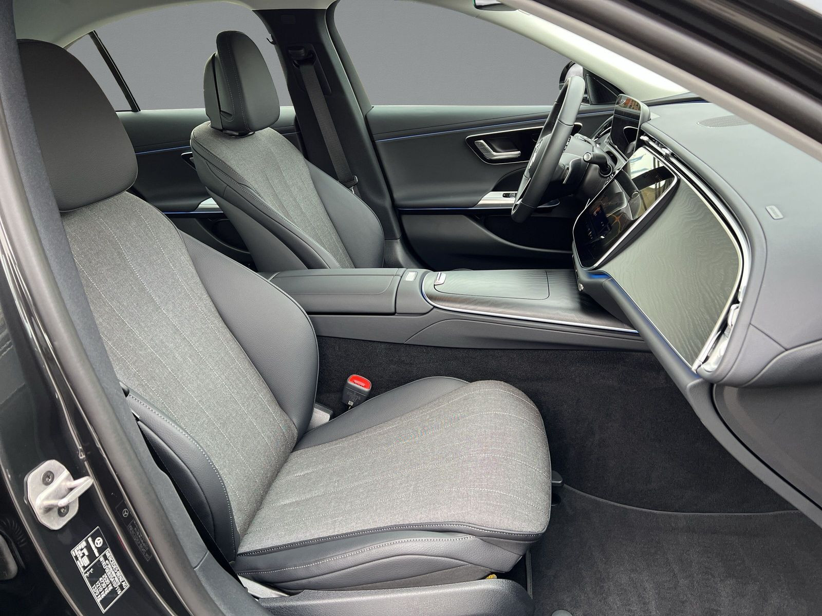 Mercedes-Benz - E 220_12