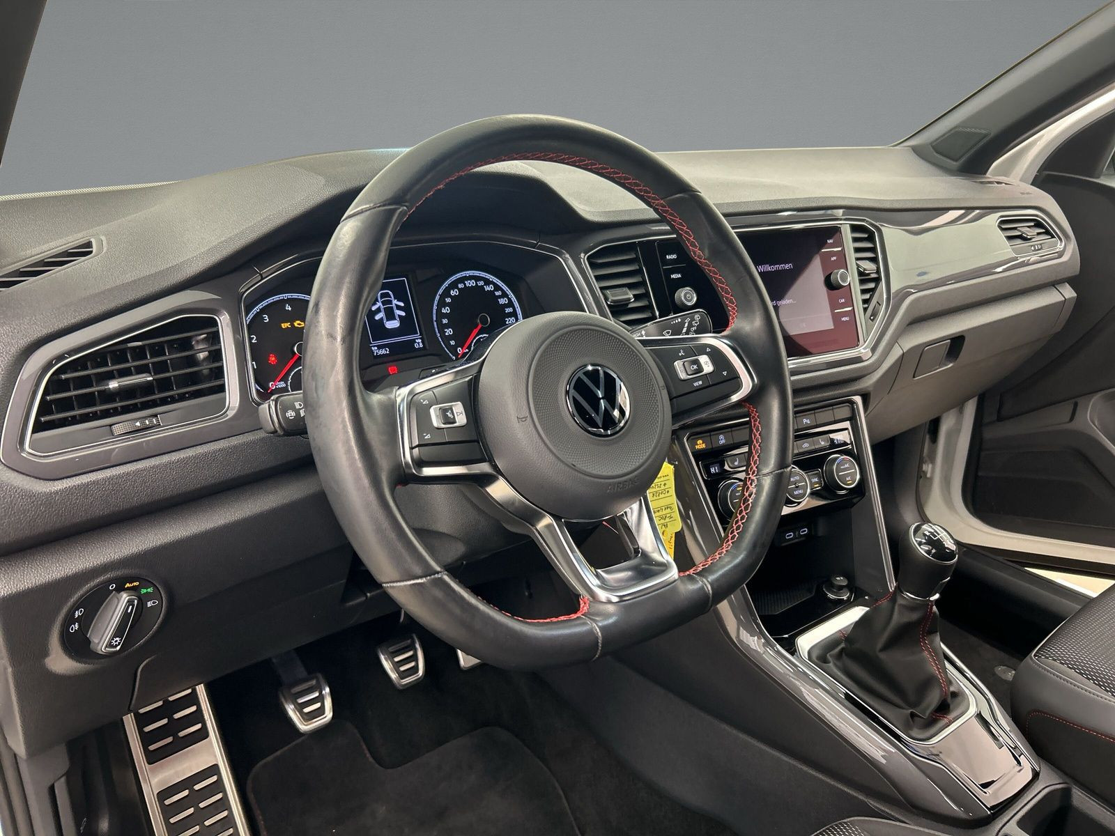 Volkswagen - T-Roc_7