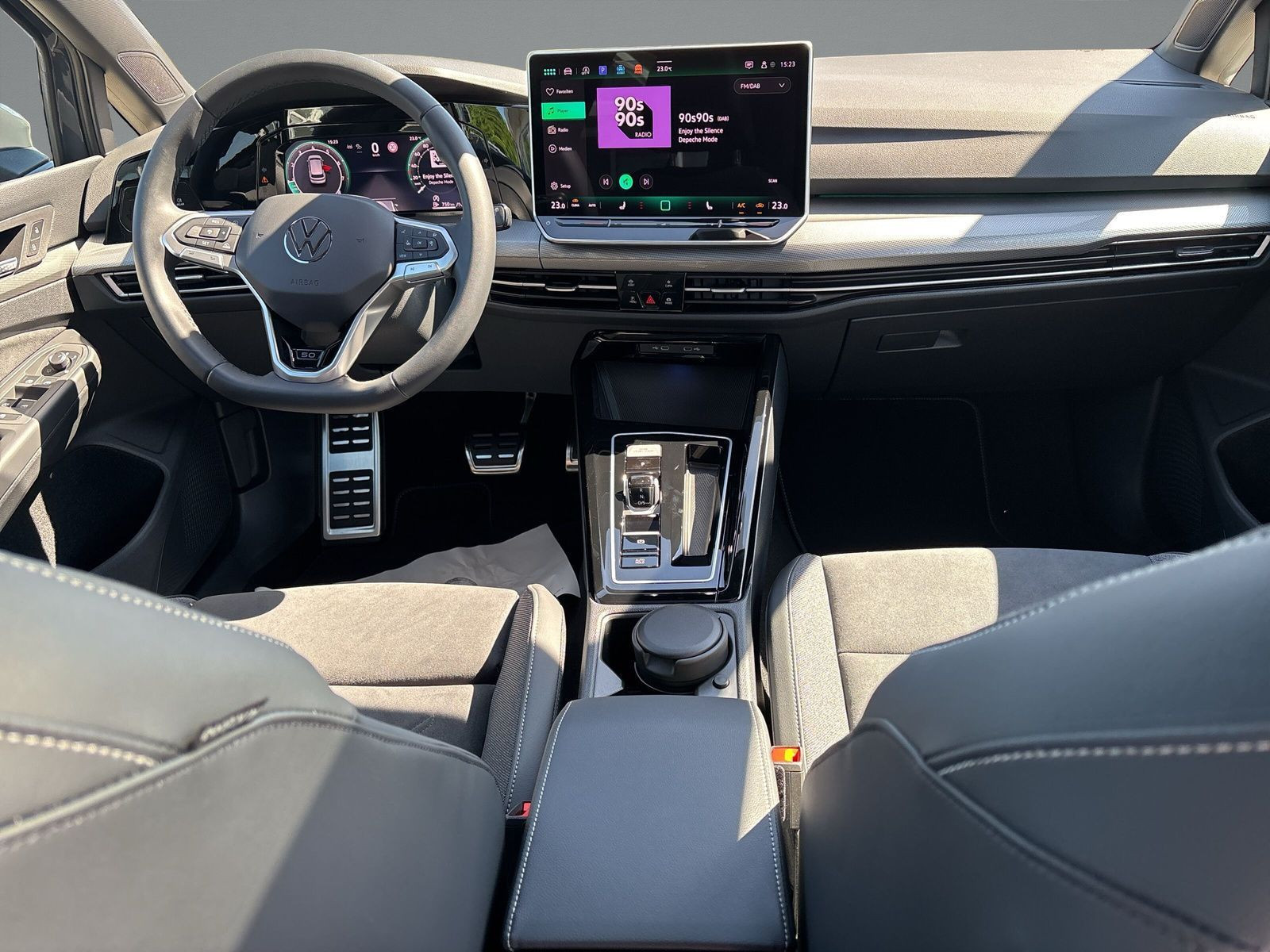 Volkswagen - Golf_11