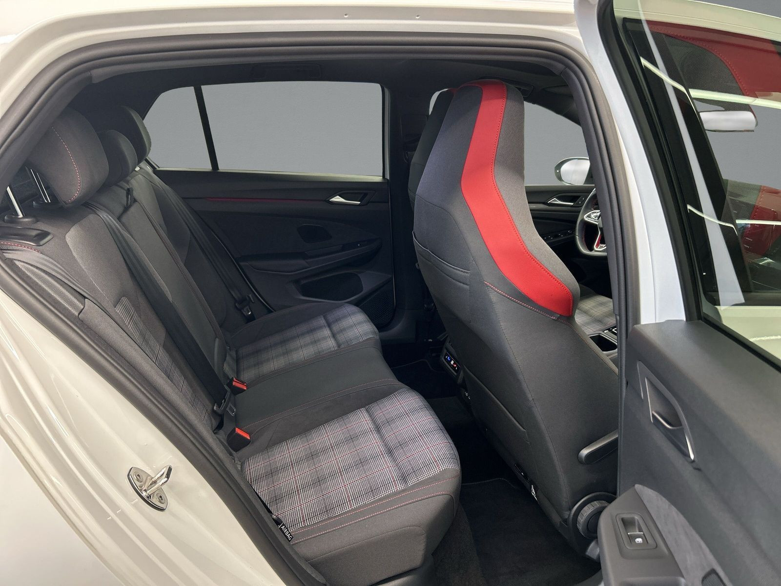 Volkswagen - Golf GTI_14