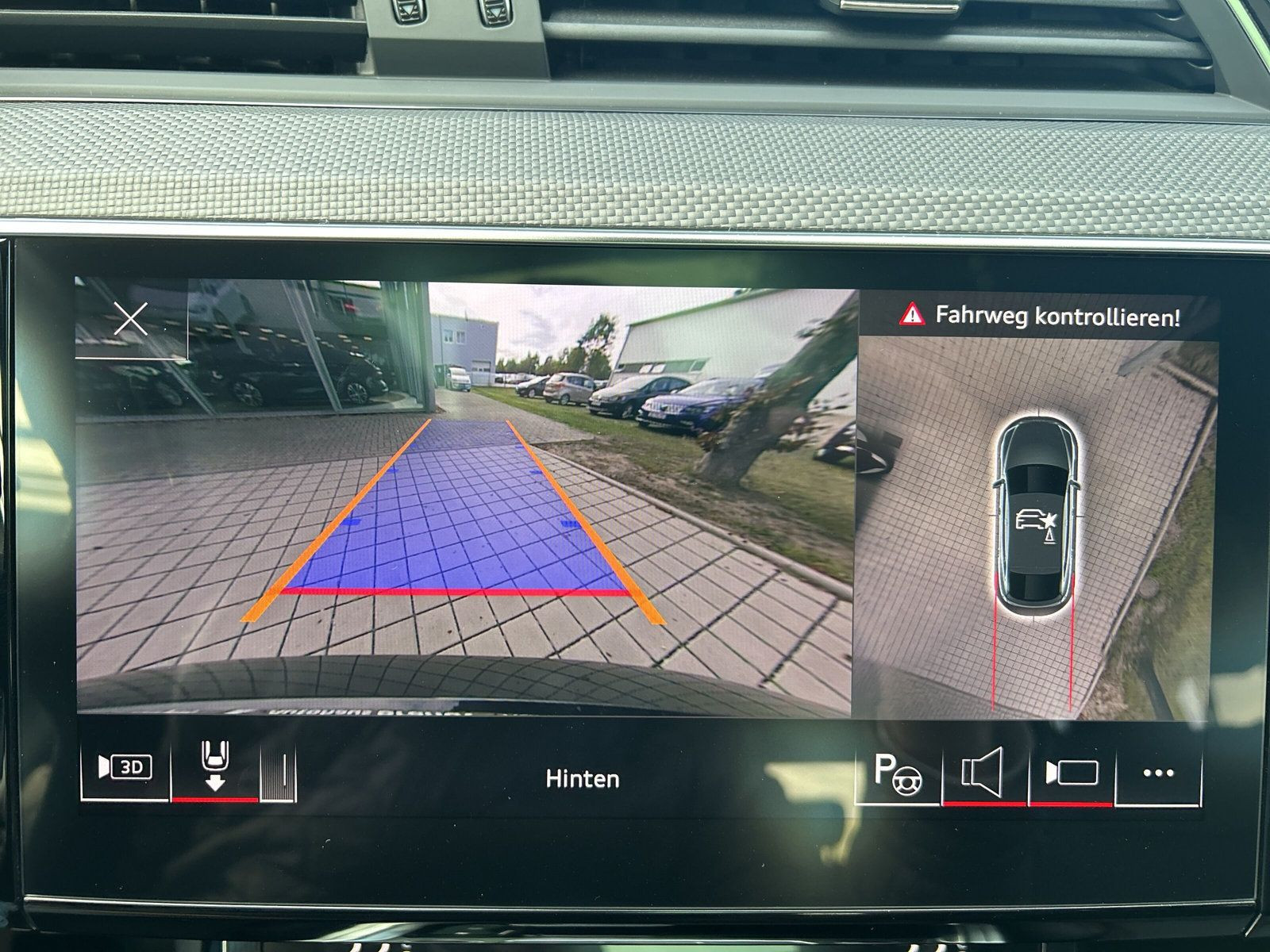 Audi - Q8 Sportback e-tron_22