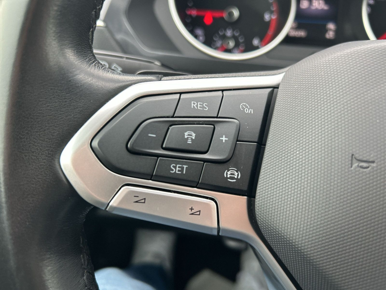 Volkswagen - Tiguan_24