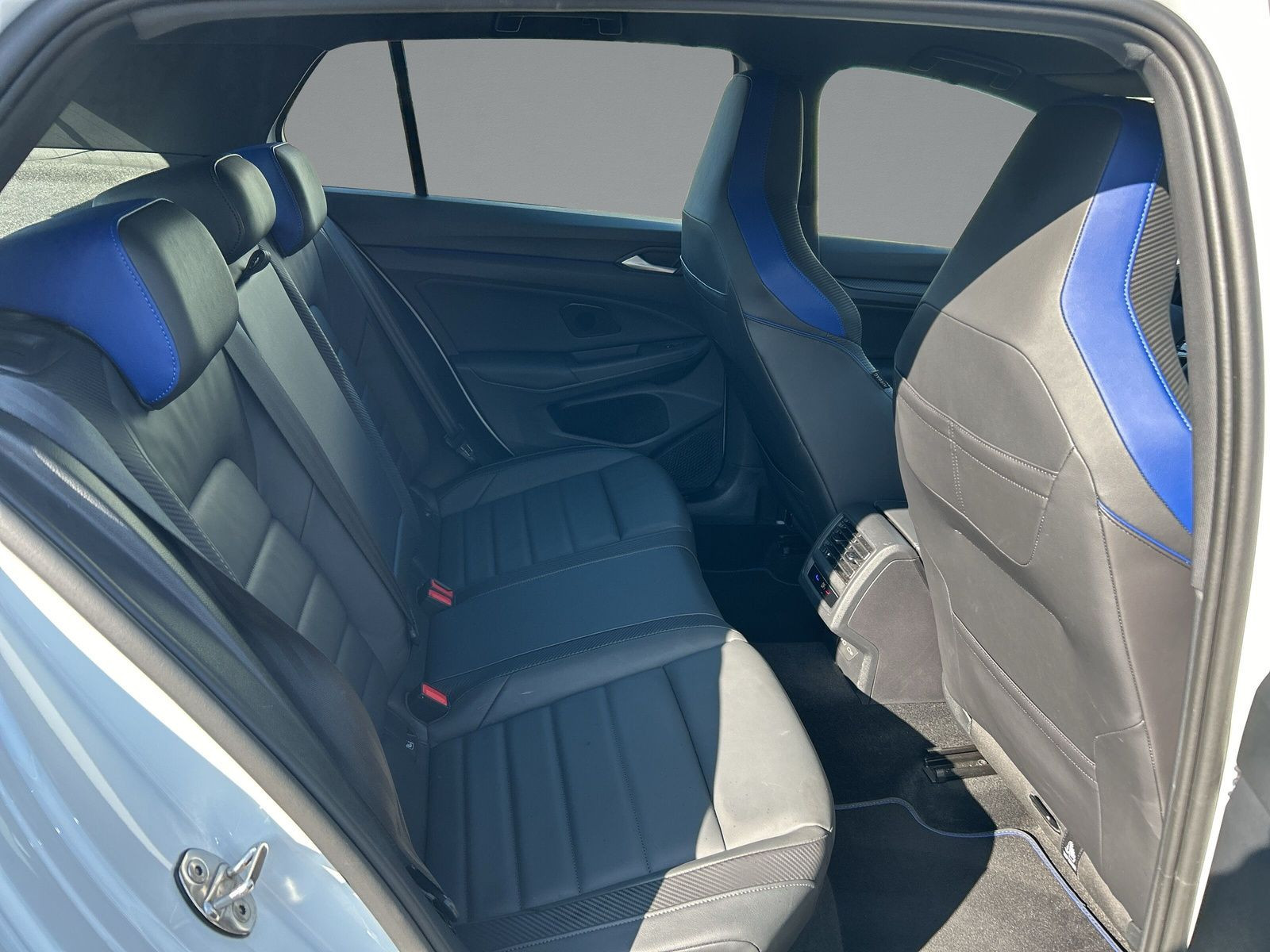 Volkswagen - Golf_13