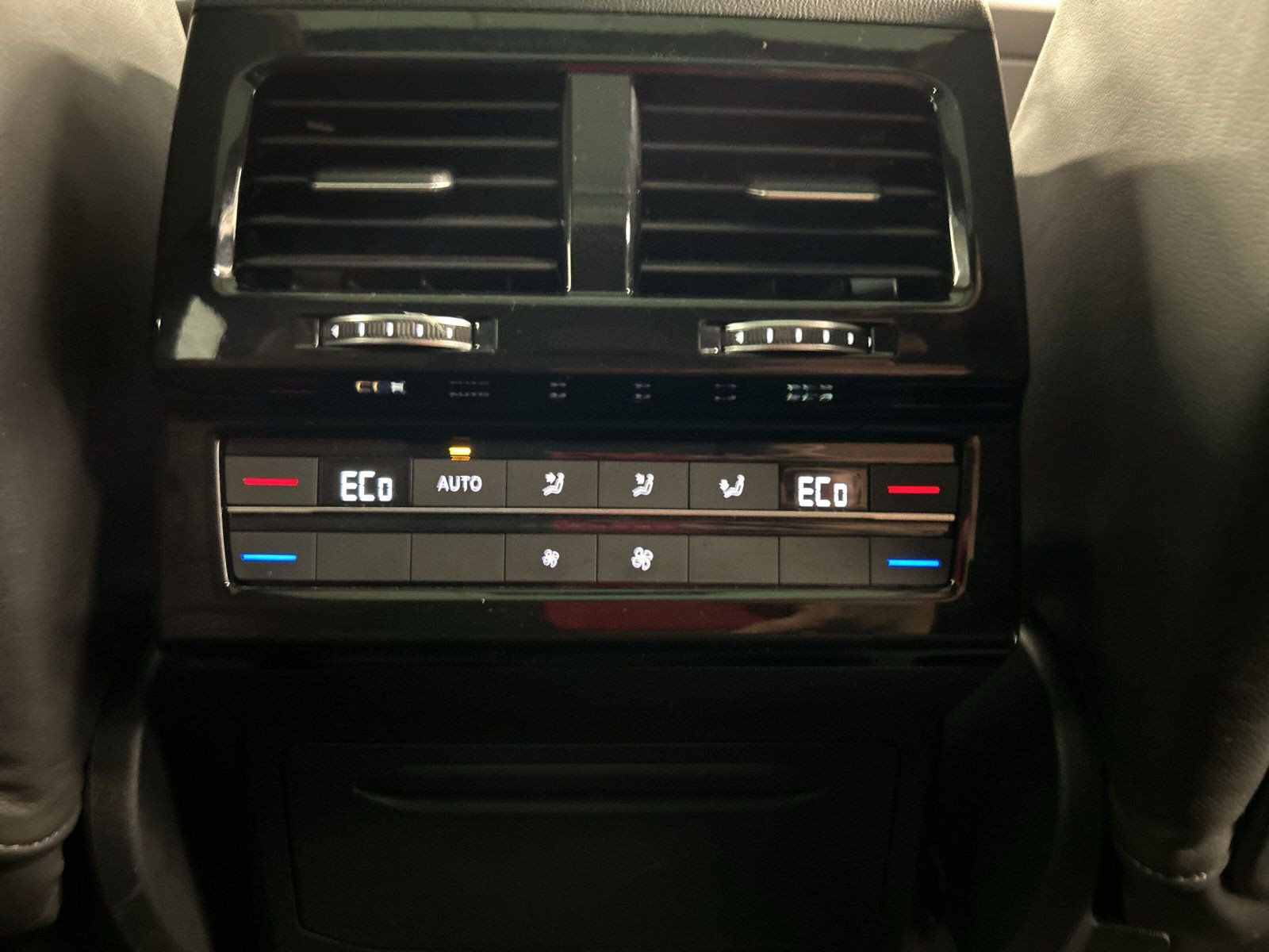 Volkswagen - Touareg_29