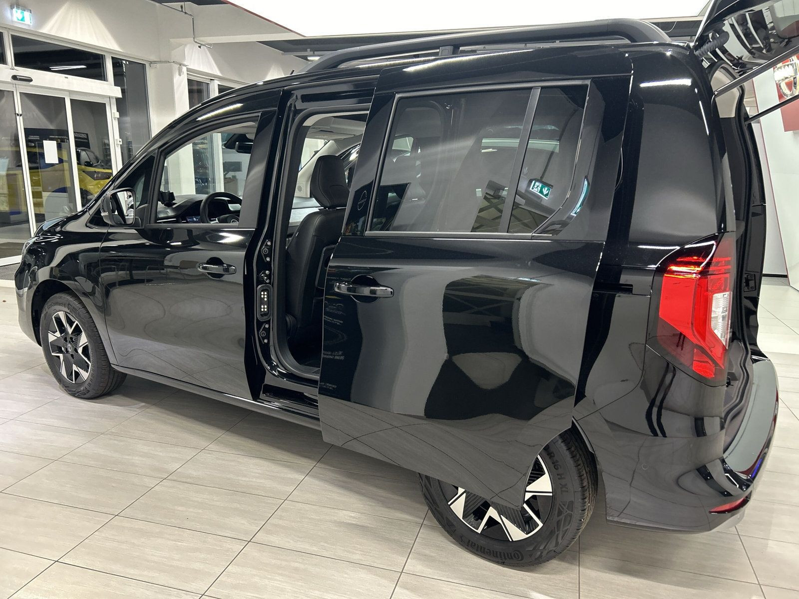 Nissan - Townstar_24