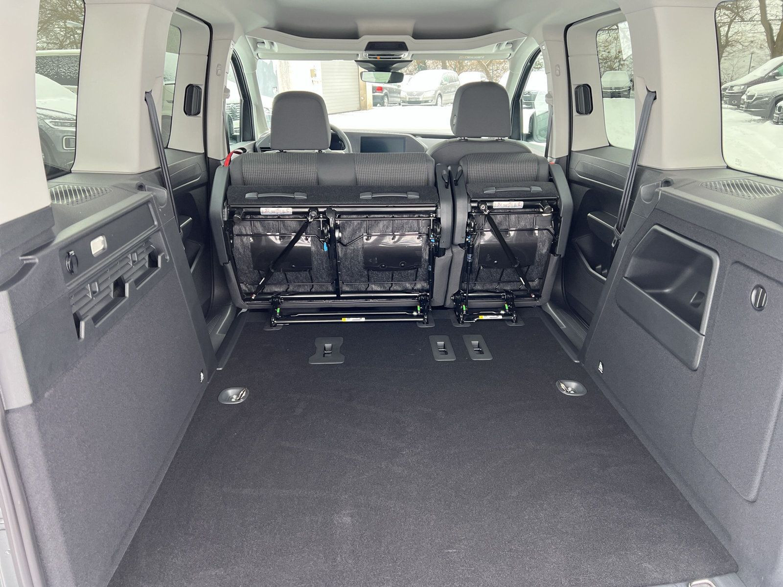 Volkswagen - Caddy_35