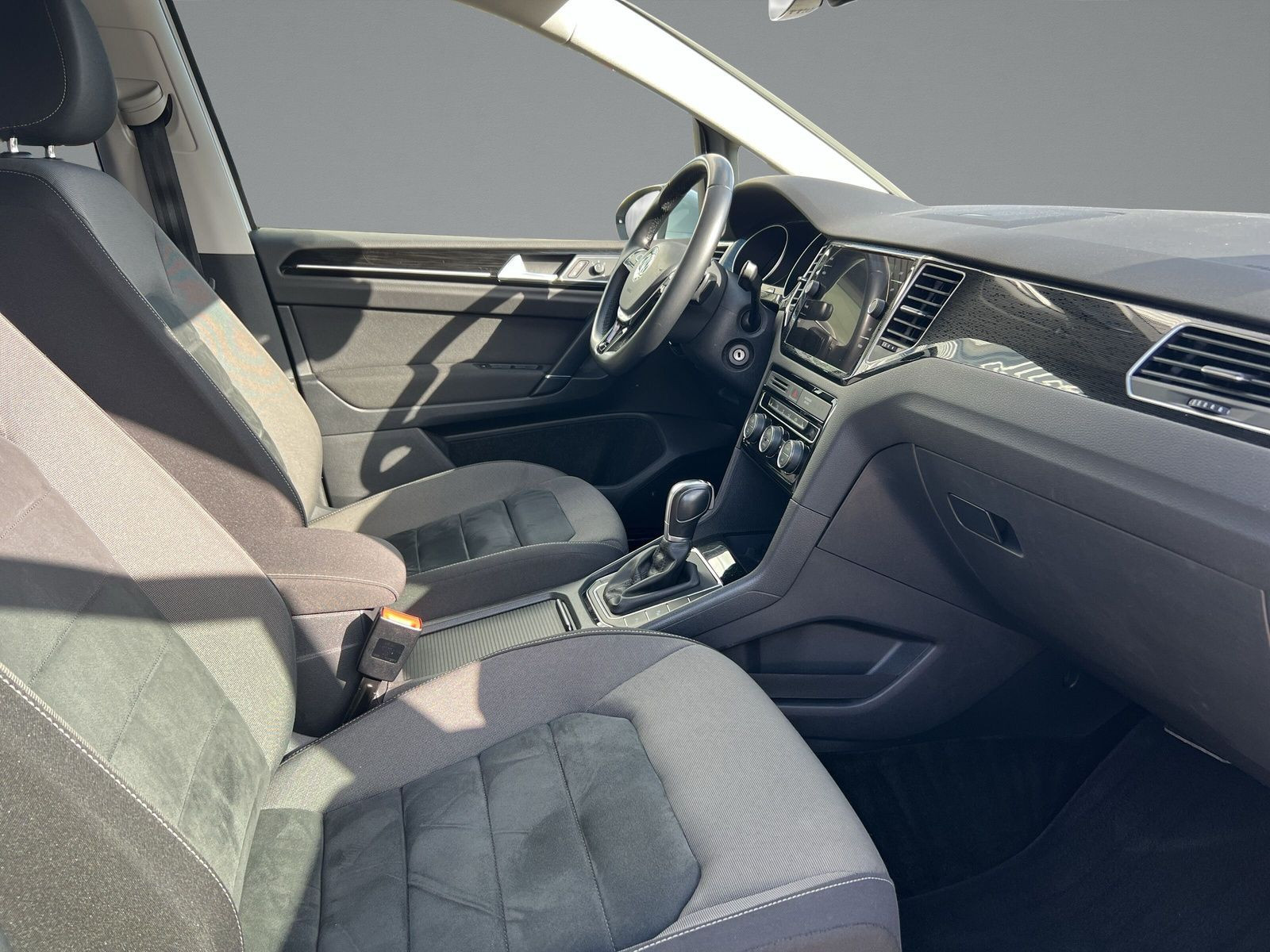 Volkswagen - Golf Sportsvan_12