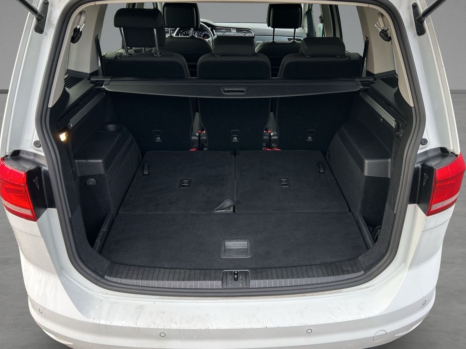 Volkswagen - Touran_11