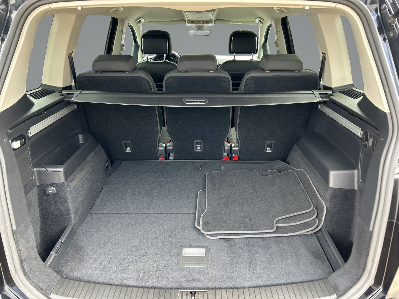 Volkswagen - Touran_11