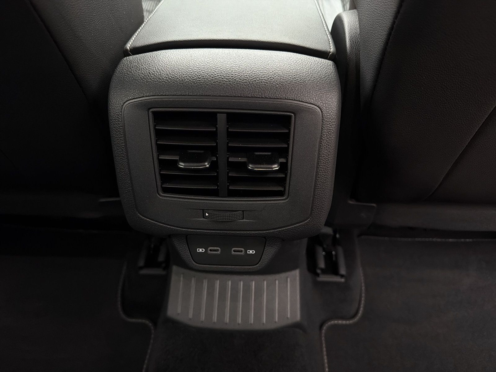 Volkswagen - T-Roc_29