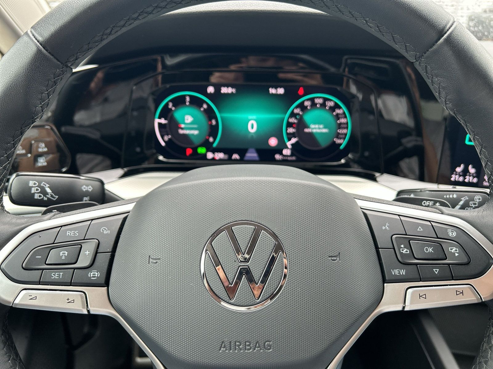 Volkswagen - Golf_25