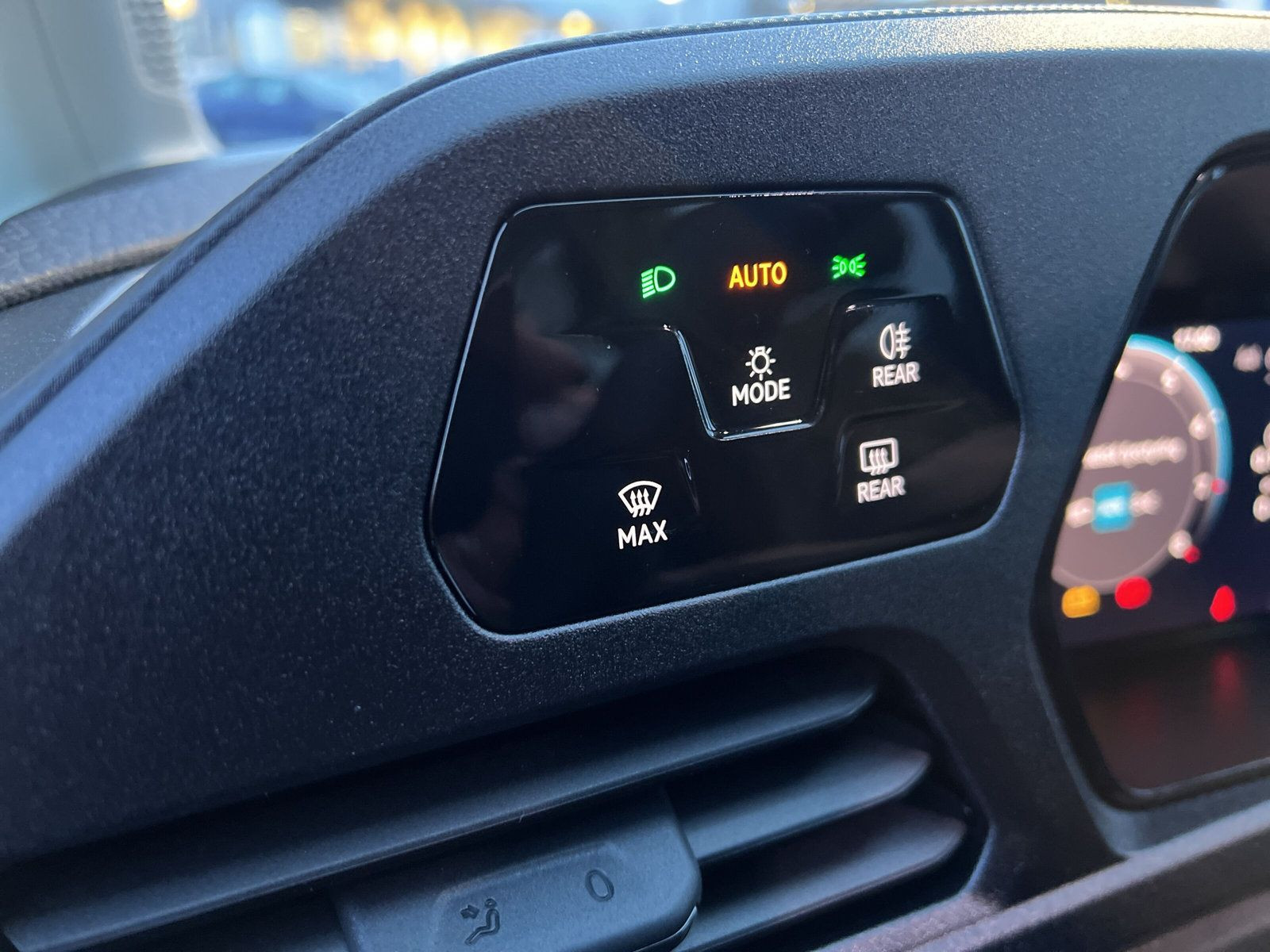 Volkswagen - Caddy_25